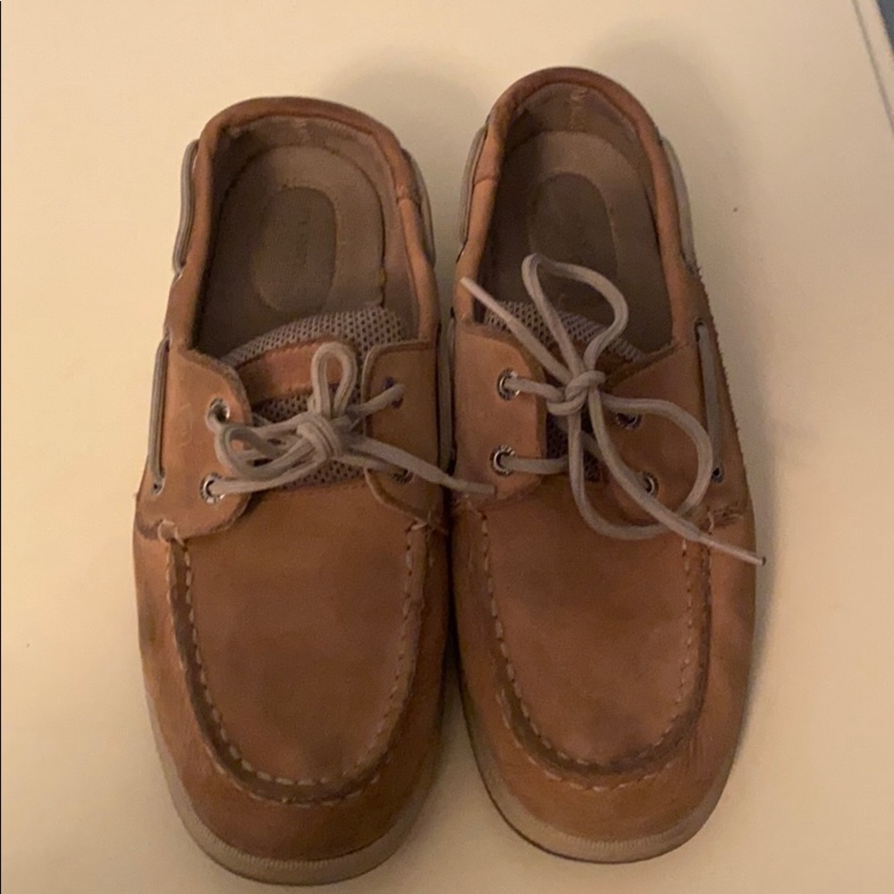 Slightly wear sperrys